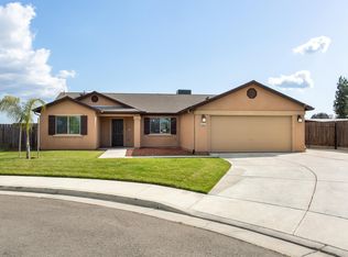 692 Blossom Ct, Exeter, CA 93221