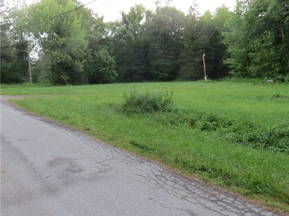 Goodland St SE, Waynesburg, OH 44688