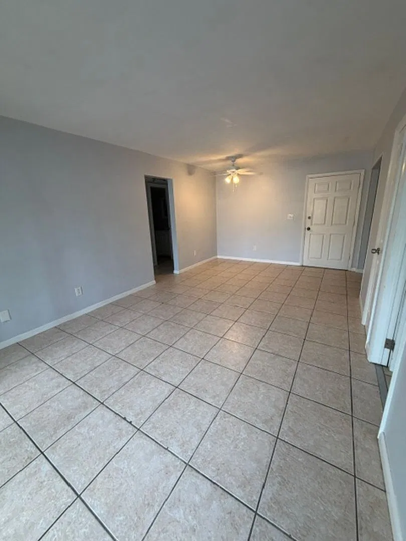 Clearwater 2BR Near the Beach | Screened Patio + 1st Month FREE! — Photo 3