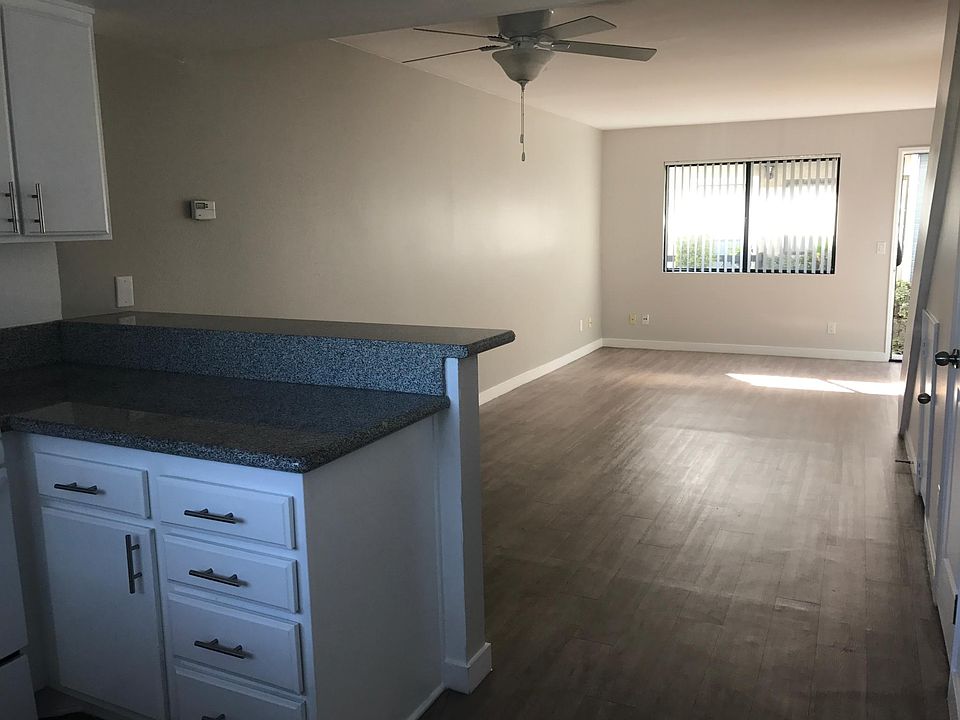 Ceiling fan in dining room
