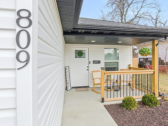 3rd image of 809 Concannon St