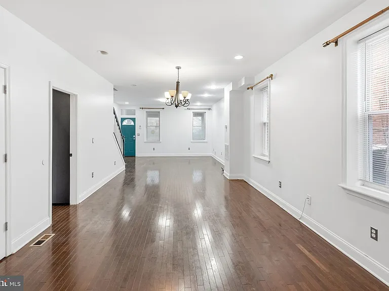 2302 Mount Royal Ter — Photo 7