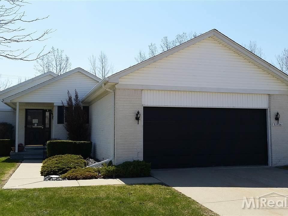 1st image of 32926 Birchwood Dr