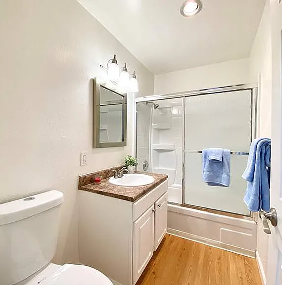 1515 The Glens Apartments — Photo 4