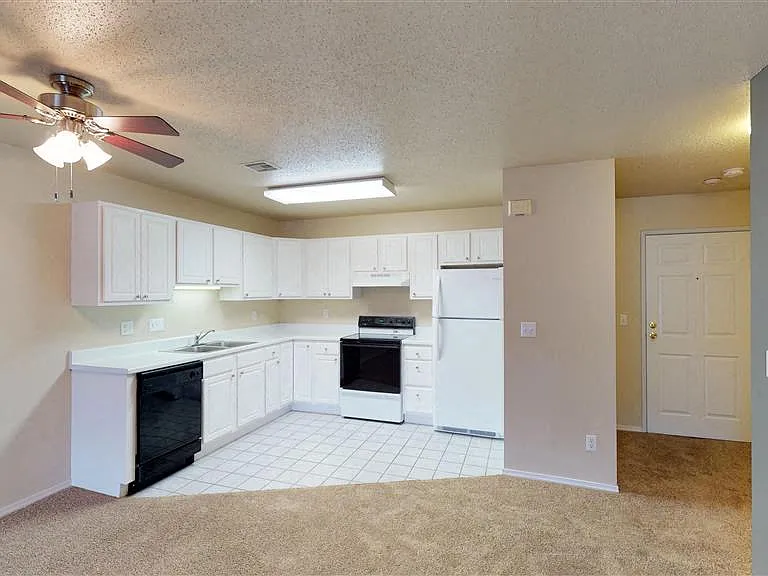 Sierra Vista Apartments — Photo 66