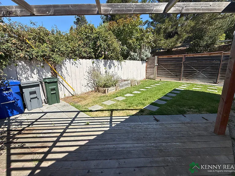 119 Franklin Ave — Photo 17