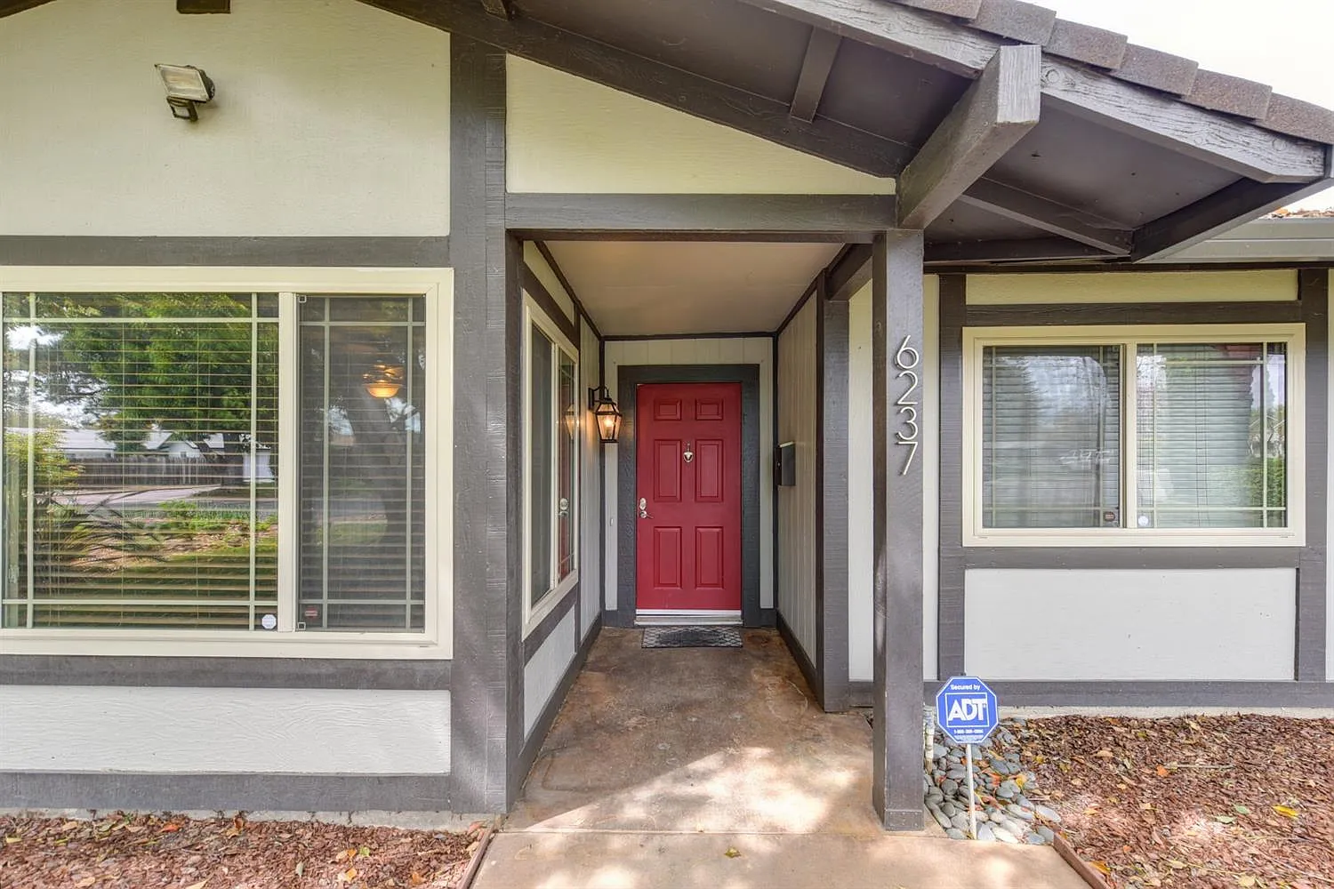 3 bed, 1523 sqft, $2,600 — Photo 2