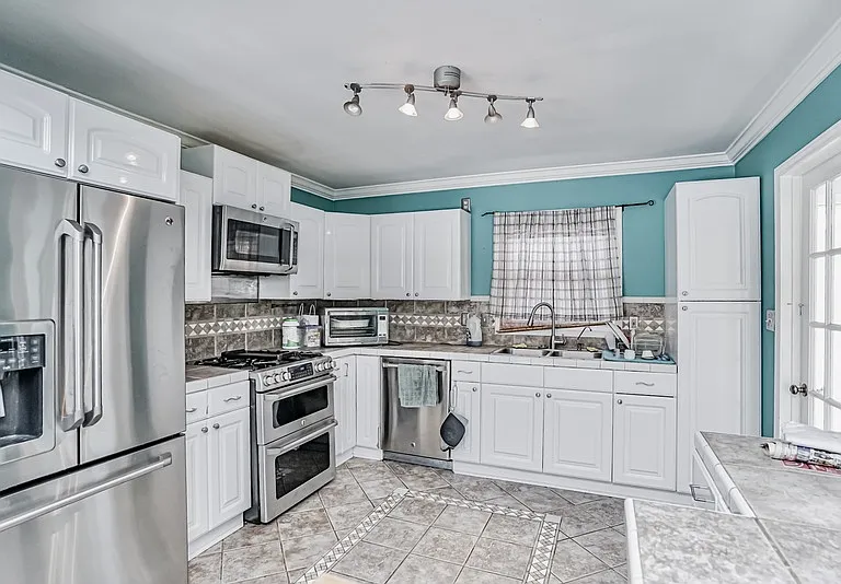 130 Heather Dr — Photo 4