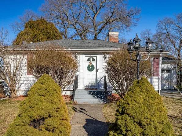 319 Lake Ave, Worcester, MA 01604