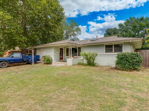 916 N Redbarn Ln, Wichita, KS 67212