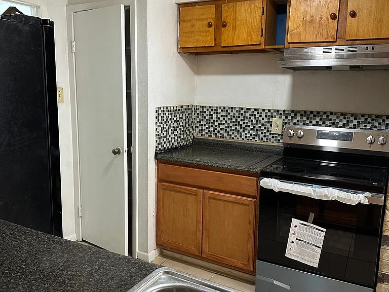 6718 Rowell Ct — Photo 6