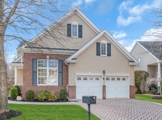 33 Jays Cor, Somerset, NJ 08873