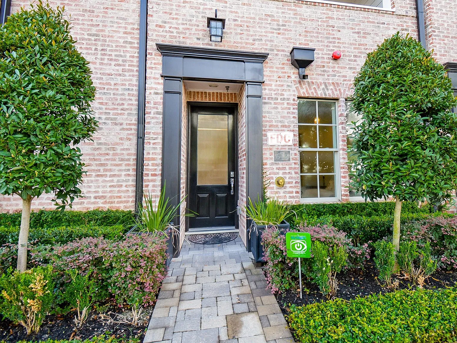 4 bed, 4.5 bath, 2721 sqft, $4,200 — Photo 4