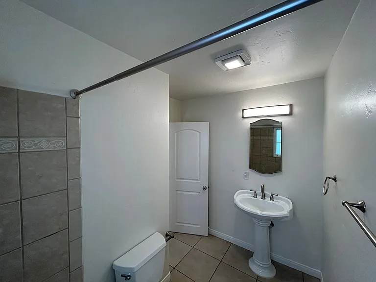 Updated Cottage in Banker's Hill — Photo 12