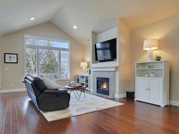 5th image of 1125 35th Street Pl SE