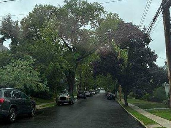Exterior Neighborhood (street photo)