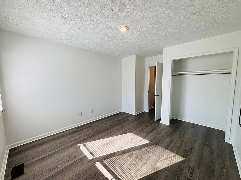 1443 Sandy Cir — Photo 14