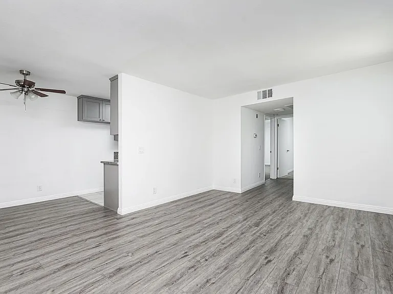 321 N Cedar St — Photo 3