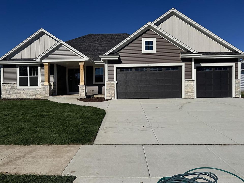 1st image of 1302 Lynn CIRCLE