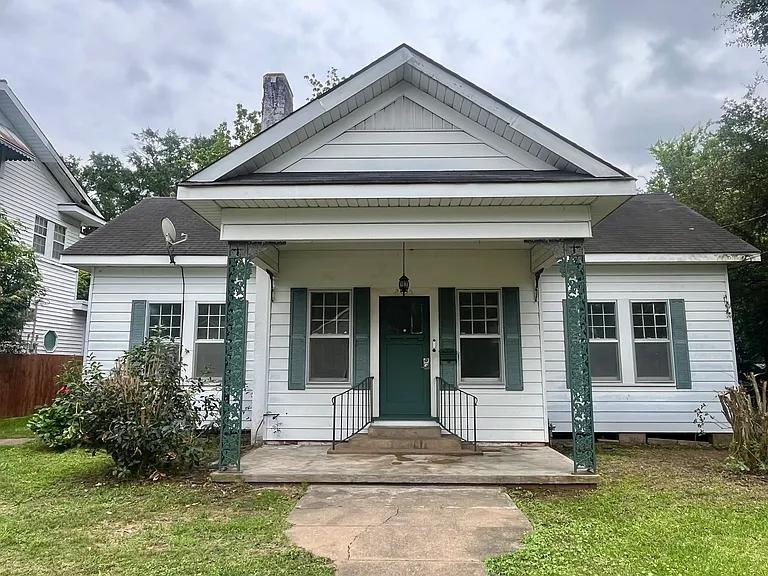 2035 Thornton Ct — Photo 1