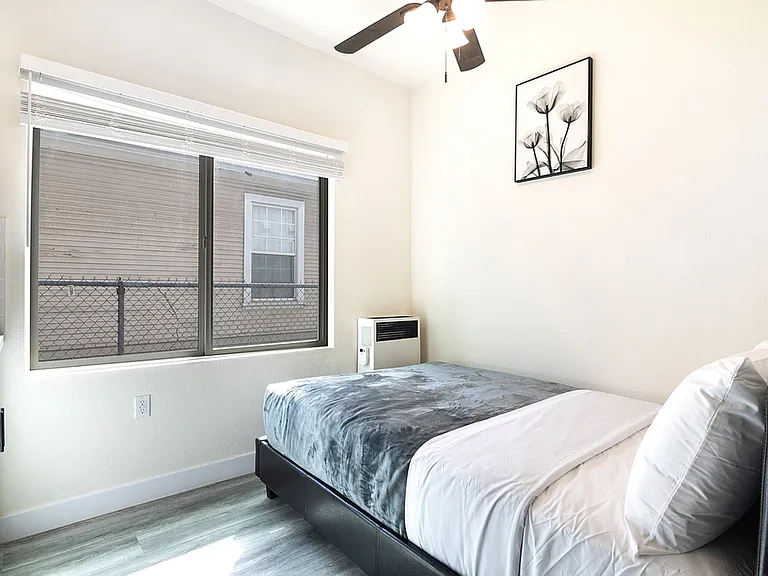 27th Street Studios and One Bedrooms — Photo 17