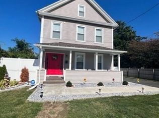 20 Thomas St, Chicopee, MA 01013