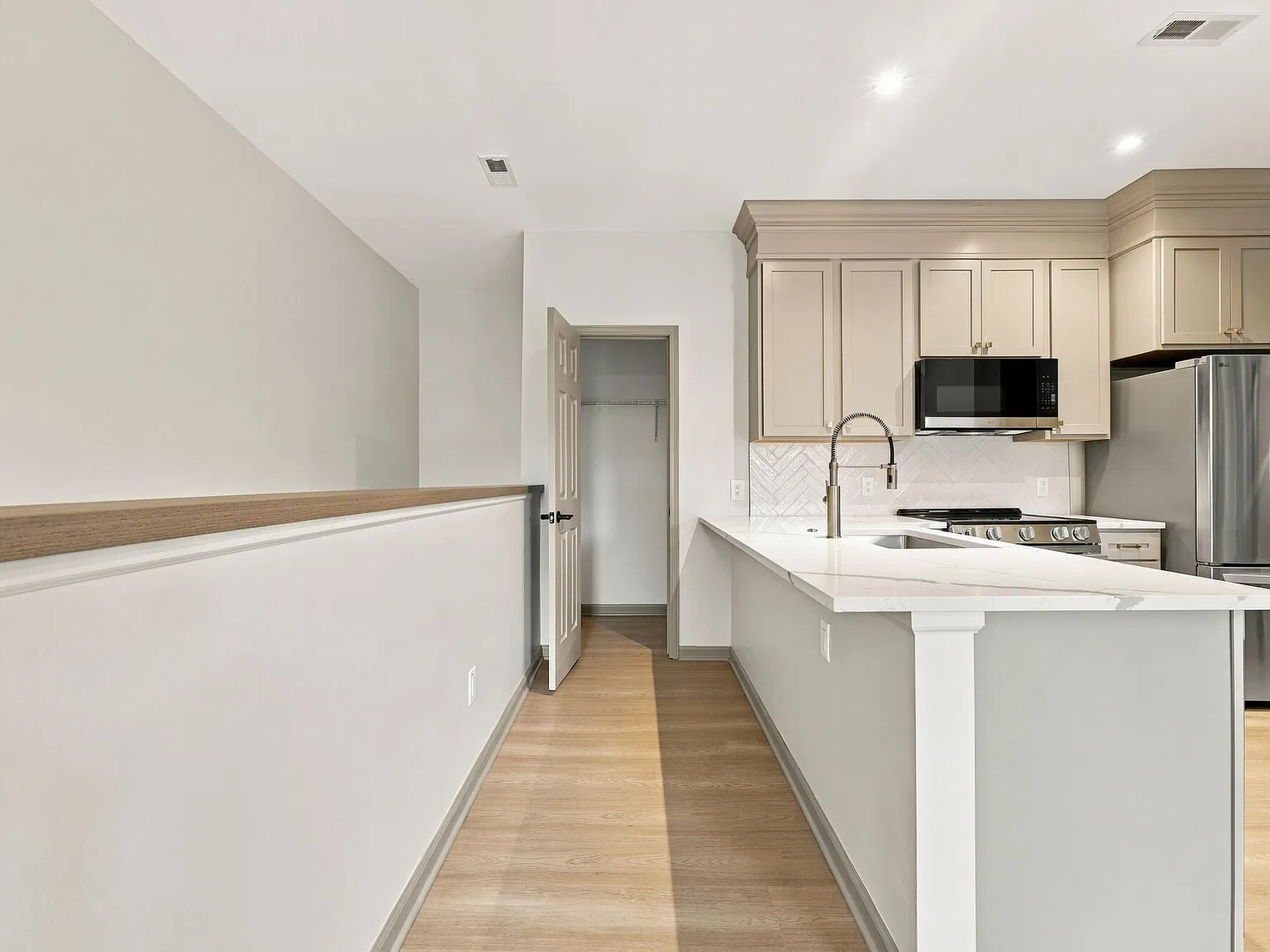 Coventry Apartments — Photo 4