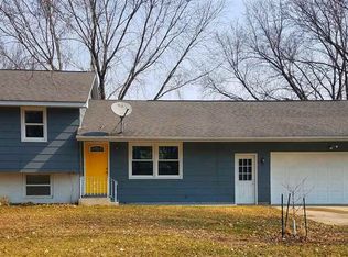 152 Delhi Rd, Manchester, IA 52057