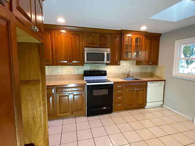 25 Cottage Pl — Photo 18
