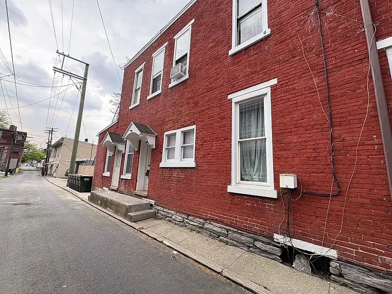 222 S 8th St — Photo 13