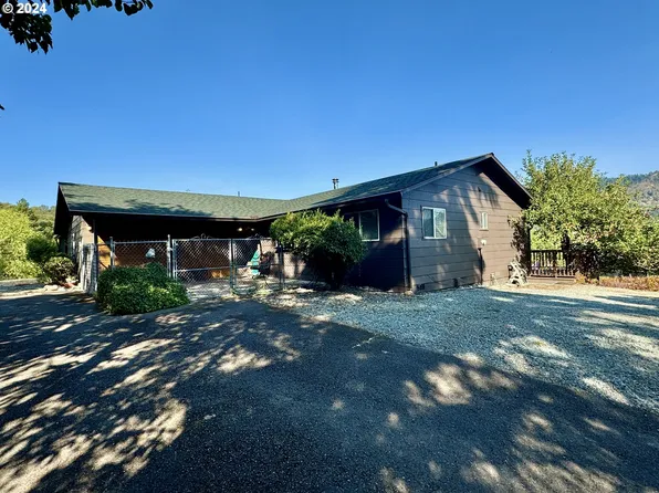 434 Wood Crest Dr, Myrtle Creek, OR 97457