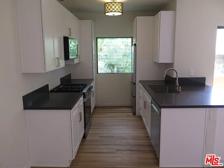 1022 N Croft Ave #5 — Photo 17