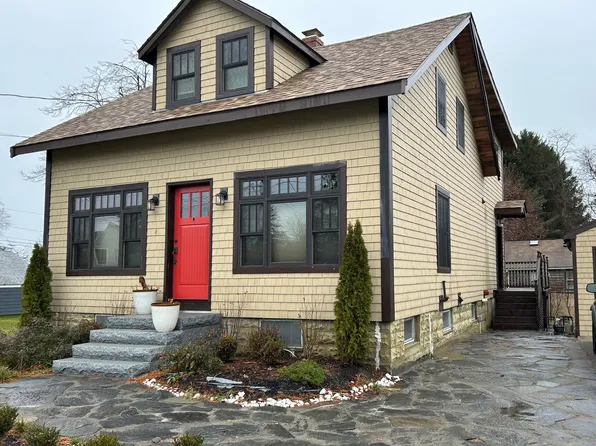 4 Chester Avenue, Falmouth, ME 04105