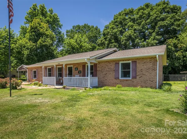 2526 Ashford Dr, Newton, NC 28658