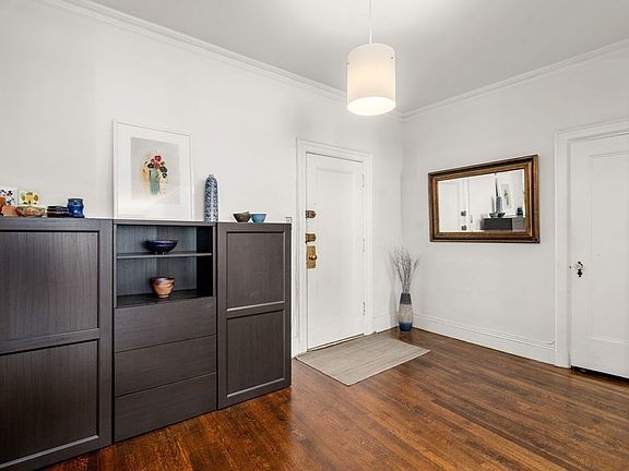 3rd image of 6 Lanark Rd APT 1