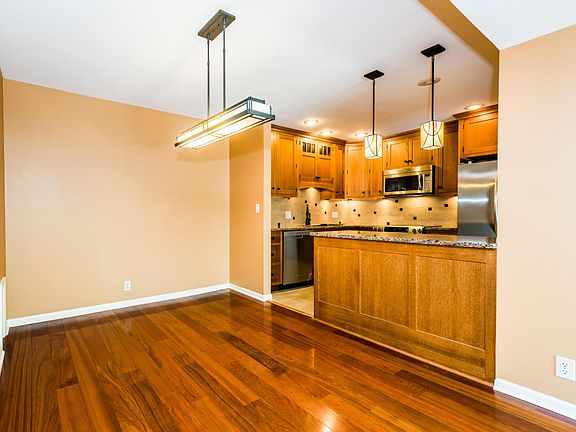 5th image of 3622 Lakeshore Dr APT G9