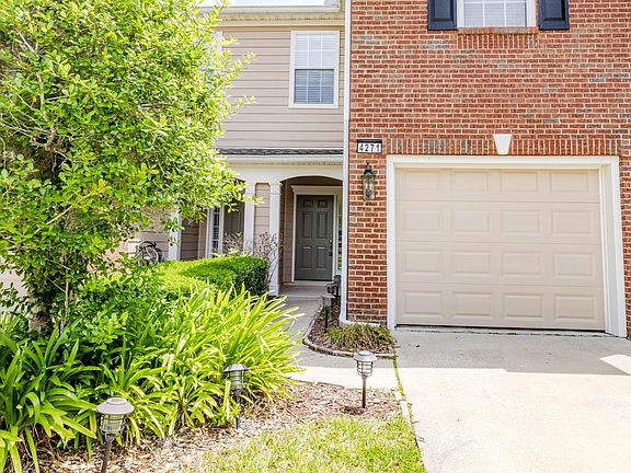 3rd image of 4271 Highwood Dr