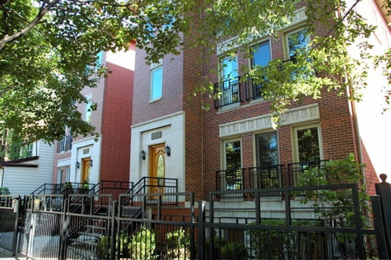 1st image of 2315 W Montrose Ave