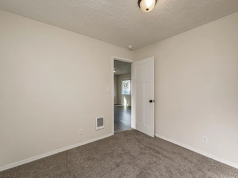300 SE 100th Ave #B — Photo 14