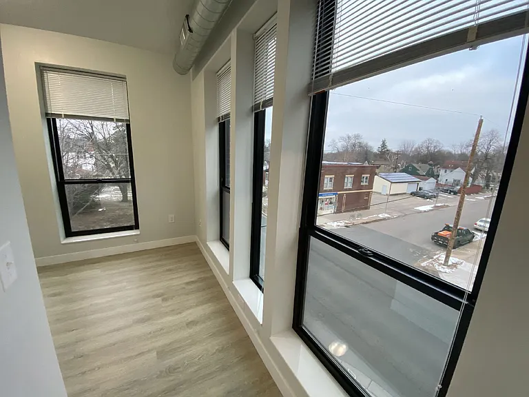 3325 E 52nd St #203 — Photo 14