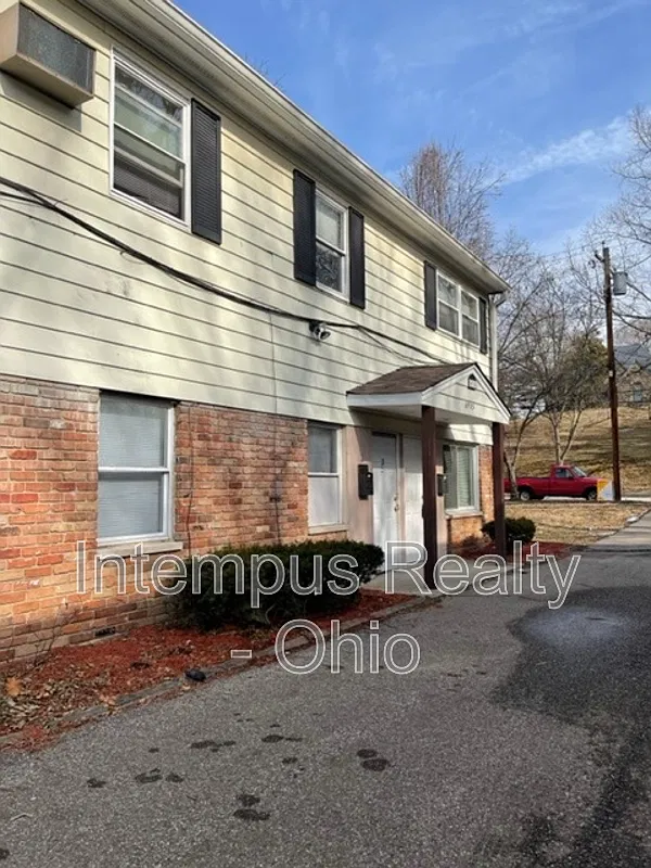 3 bed, 1.0 bath, 912 sqft, $850 — Photo 1