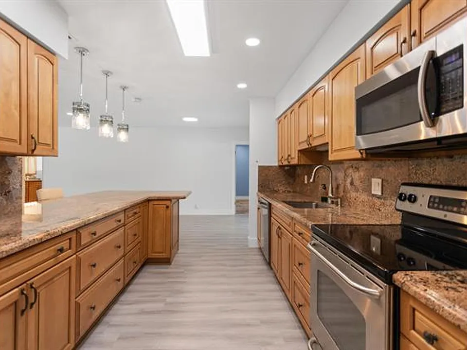 317 NE 3rd Ave #317