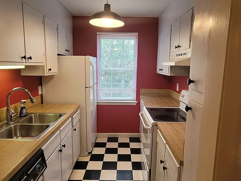 544 Wimbledon Ct — Photo 10
