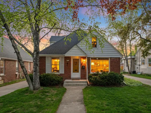 2103 North 85th STREET, Wauwatosa, WI 53226