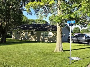 221 S 5th St, Witt, IL 62094