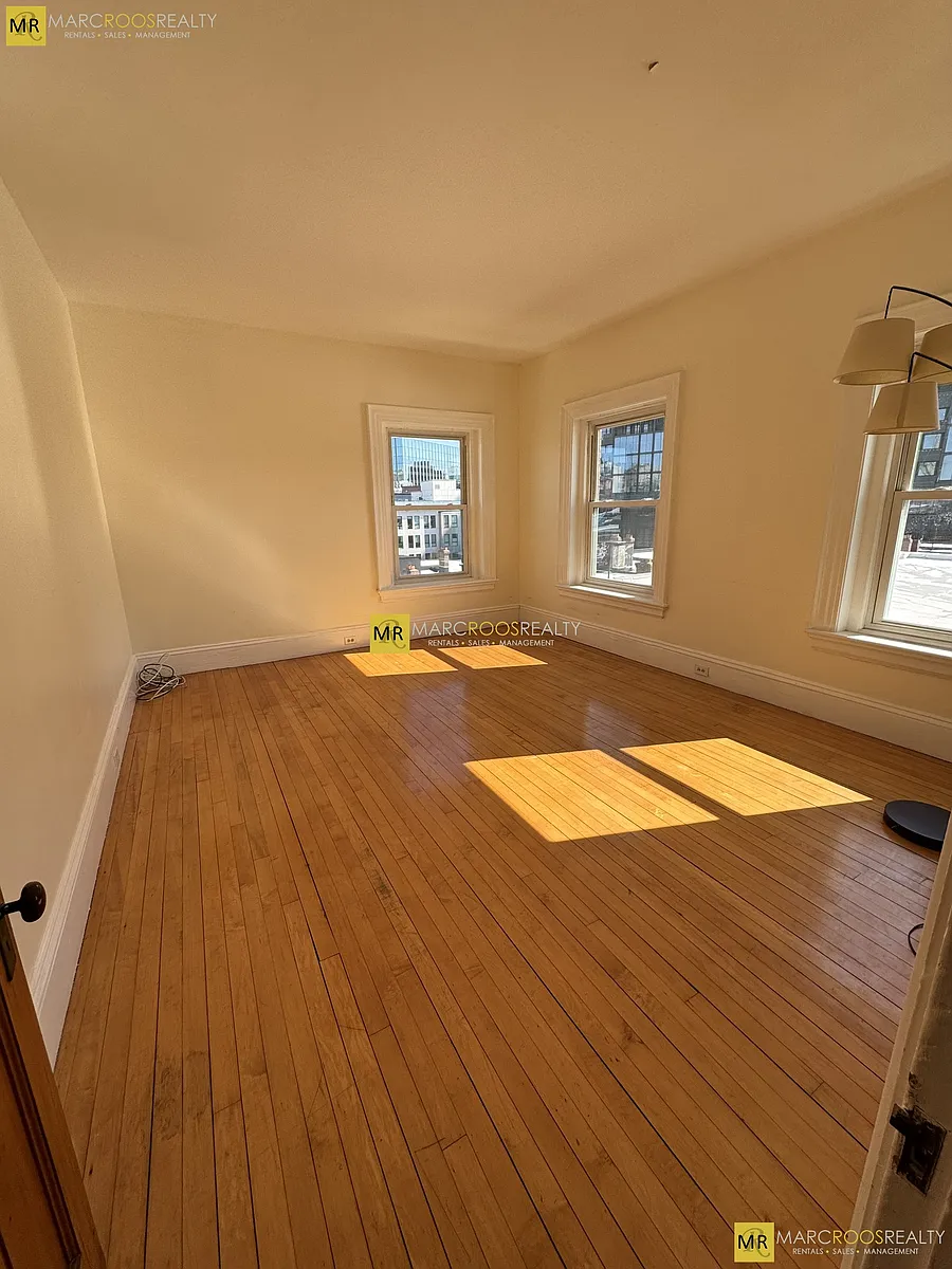 Building Photo - 465 Park Dr #20