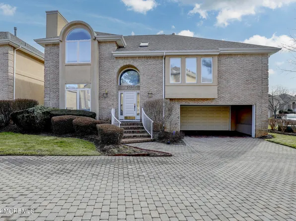 200 Crystal Springs Court, Holmdel, NJ 07733