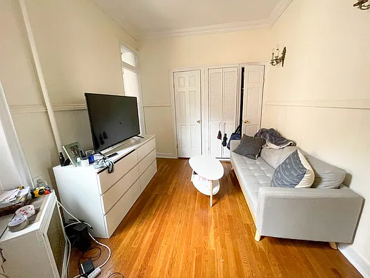 Rented by City Connections Realty | media 16