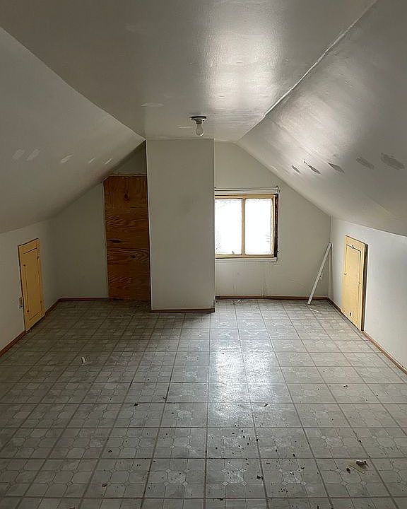 1st image of 1270 E 58th St