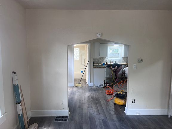 5th image of 1622 W 39th Ave